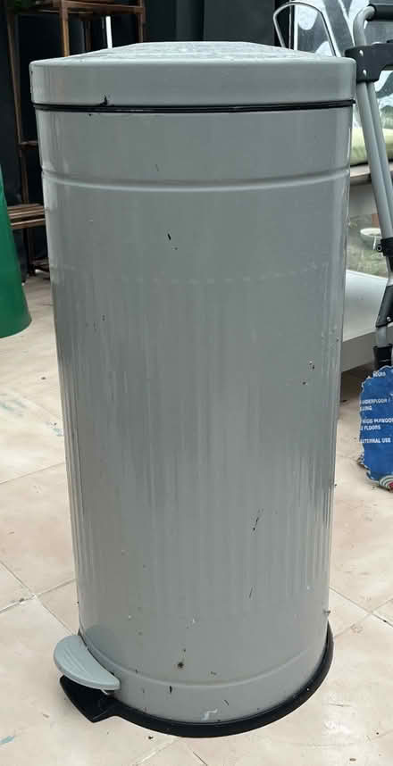 Photo of free large bin (Botley OX2) #1