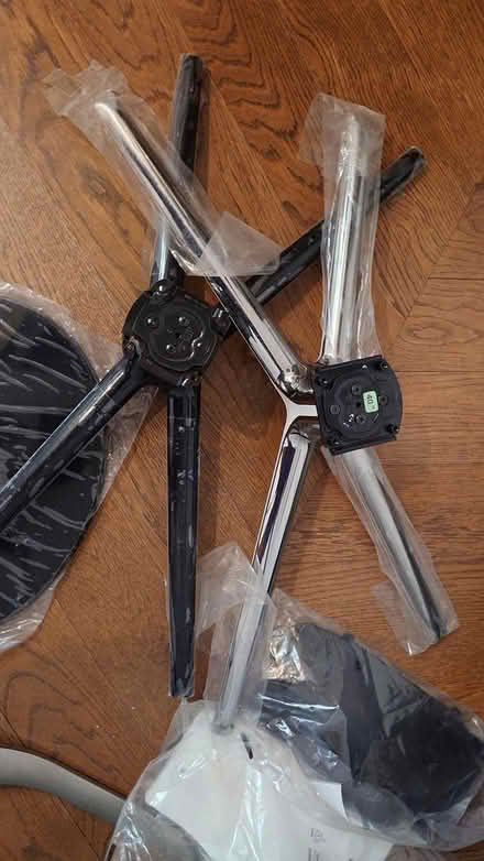 Photo of free Samsung TV stands (Fulham SW6) #2