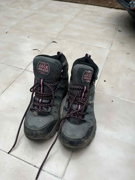 Photo of free hiking shoes size 5 (Botley OX2) #1