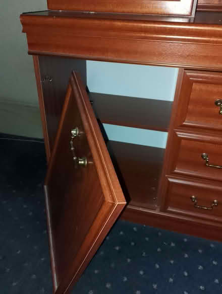 Photo of free Wood effect wall unit - broken door (Harringay N4) #3