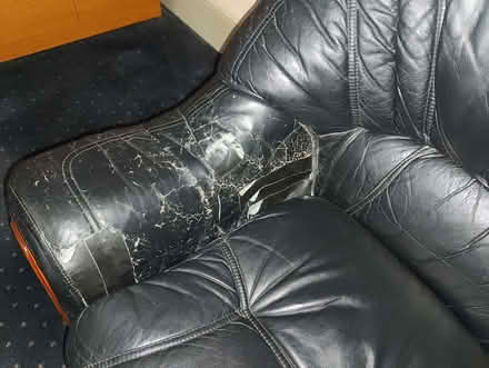 Photo of free Black leather sofa - damaged armrest (Harringay N4) #4