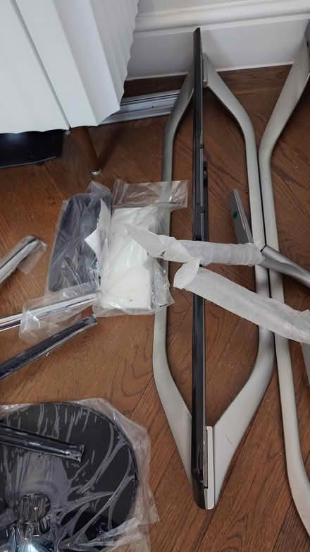 Photo of free Samsung TV stands (Fulham SW6) #4