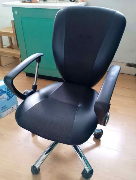 Photo of free Office chair (Harringay N4) #4