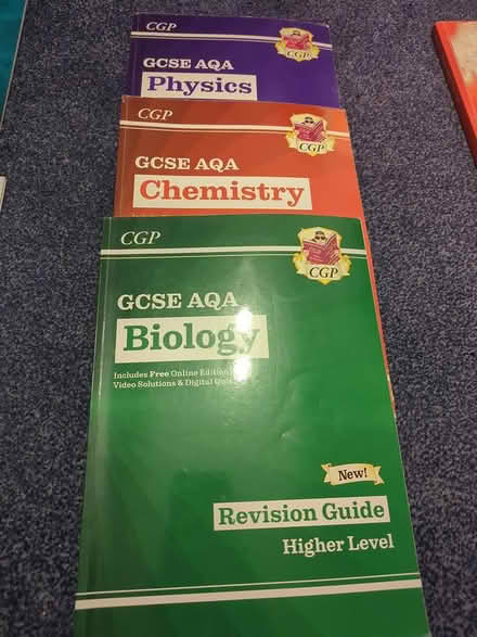 Photo of free GCSE revision guides (Bare, LA4) #2
