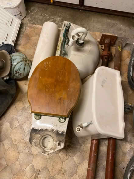 Photo of free Bathroom Suite (Street) #3