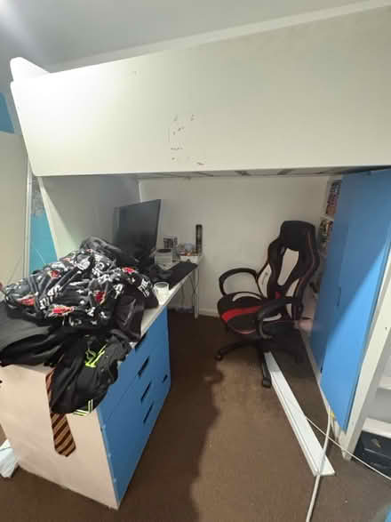 Photo of free Single bed with desk (E6 eastham) #3