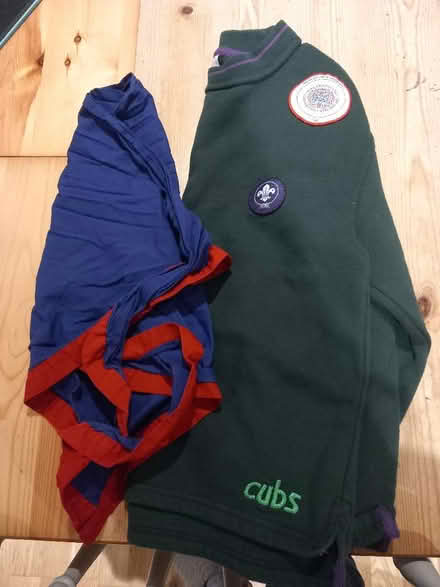 Photo of free Cubs jumper and scarf (Stone Cross BN23) #1