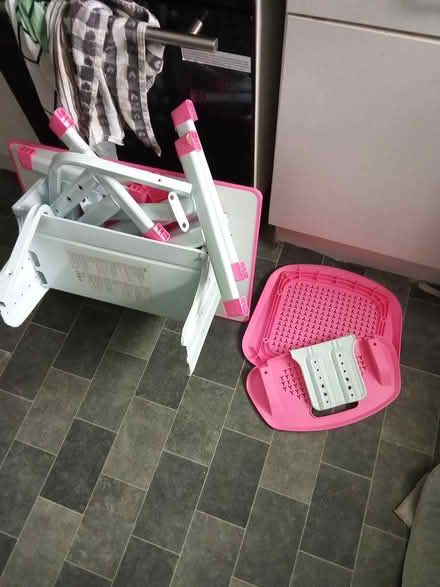 Photo of free Kids desk (SE5) #2