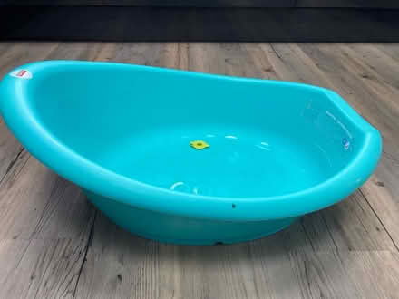 Photo of free Baby bath and newborn insert (Bishopbriggs G64) #2