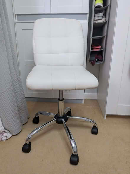 Photo of free Office chair with white faux leather and chrome, and wheels (Emmer Green RG4) #1