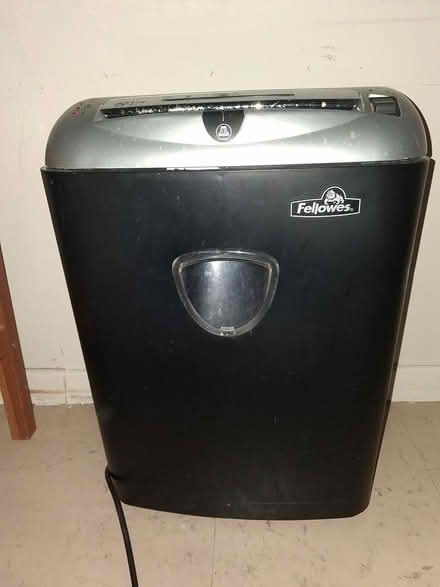 Photo of free Paper/CD/Credit Card Shredder (Woking, Surrey.) #1