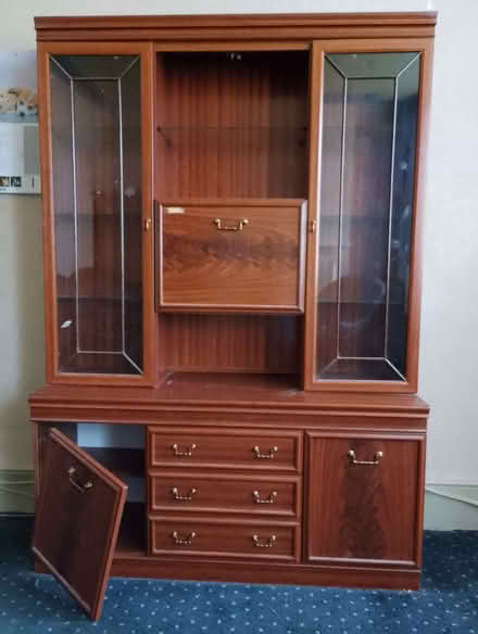 Photo of free Wood effect wall unit - broken door (Harringay N4) #2