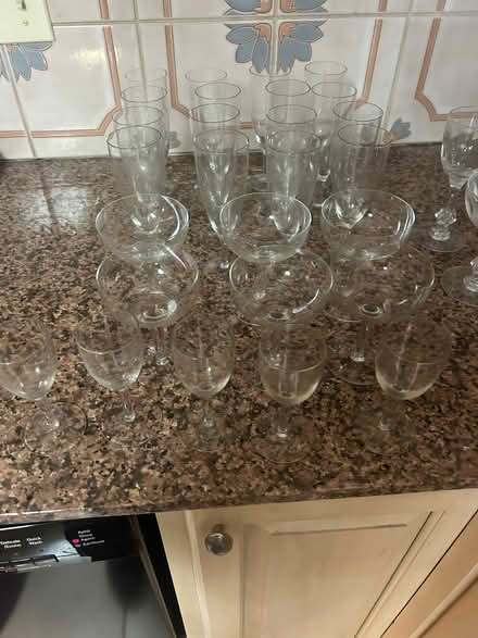 Photo of free wine and champagne glasses (Deerwood) #1