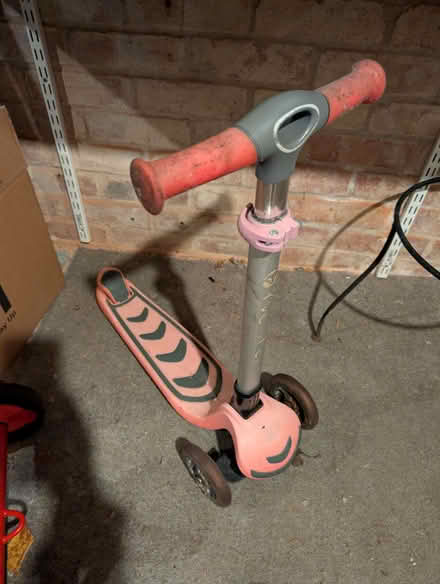 Photo of free Pink kids scooter. (Kennington OX1) #1