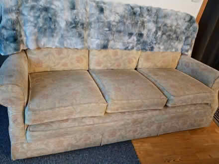 Photo of free Settee (Willesborough) #1