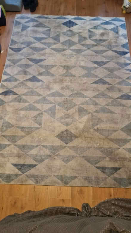 Photo of free Large rug (Ss0 westcliff) #1