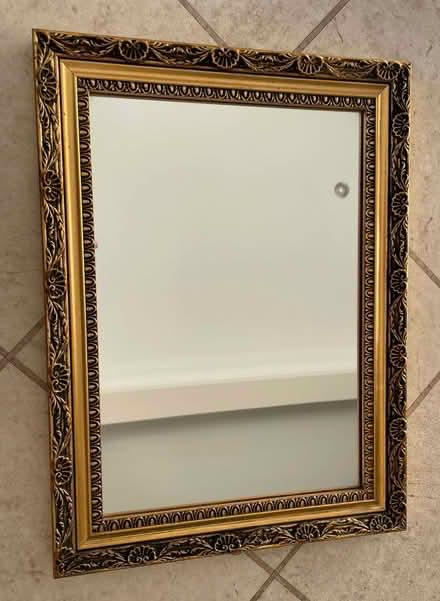 Photo of free A wall mirror (The Highlands TN39) #1