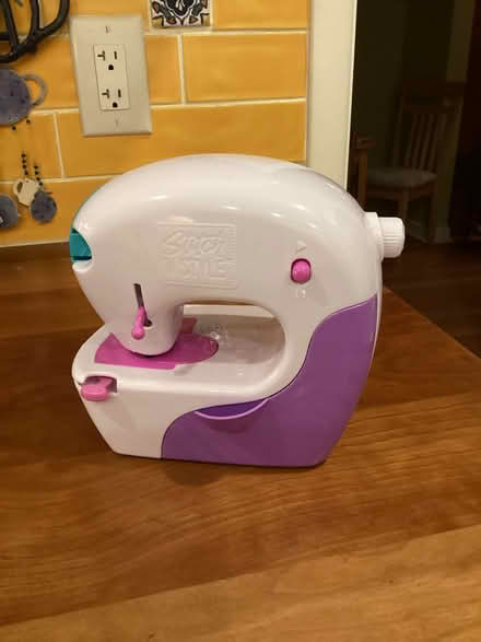 Photo of free Sewing machine for kids (Baseline and Clyde) #1