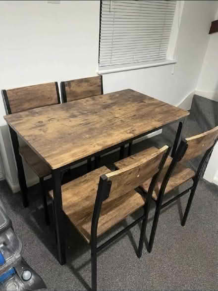 Photo of free Table and chairs (Wandsworth SW18) #1