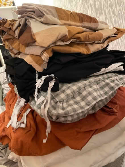 Photo of free Single Duvet(2) & Duvet Covers (4) (Leith EH6) #1