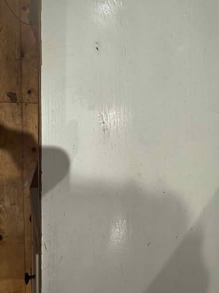 Photo of free White ikea desk (Kew TW9) #3