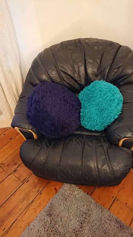 Photo of free 2 circular cushions (CT11) #1