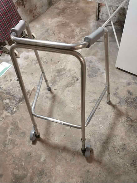 Photo of free walking frame (White Cross LA1) #1