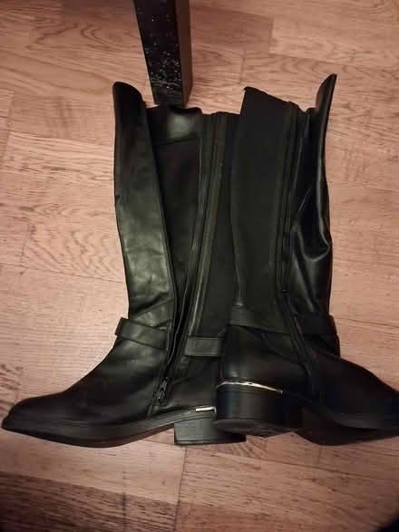 Photo of free black booth female (LU2, Luton) #2