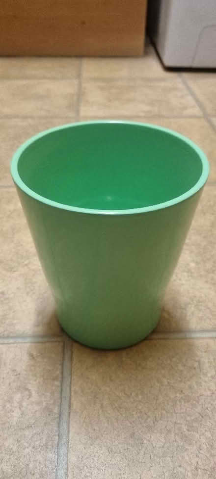 Photo of free Green plant pot (Hailsham BN27) #1