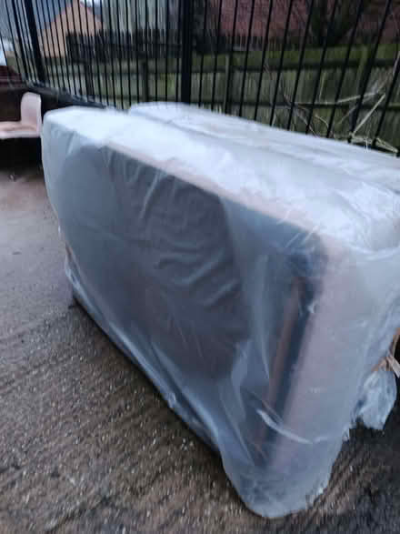 Photo of free King Size Divan Bed Bases with Drawers (Eve Hill DY1) #1