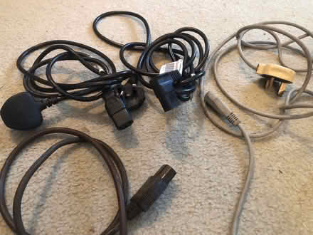 Photo of free Computer/monitor ‘kettle lead’ connectors (Bramhall SK7) #1