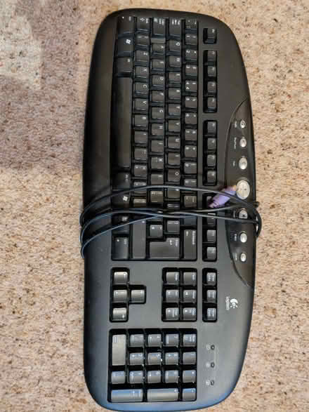 Photo of free Selection of cables with working keyboard (BT7) #2