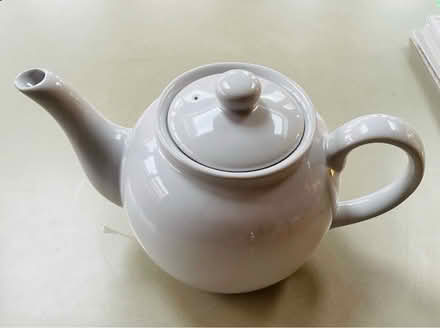 Photo of free White teapot - perfect condition (Esher, KT10) #2