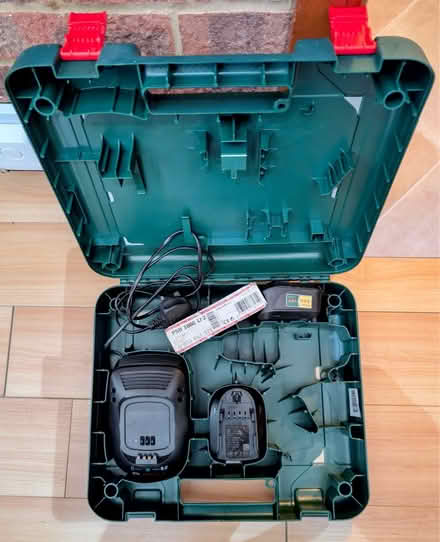 Photo of free case, 2, 1.5 Ah batteries, charger (Mildenhall, Suffolk, IP28) #3