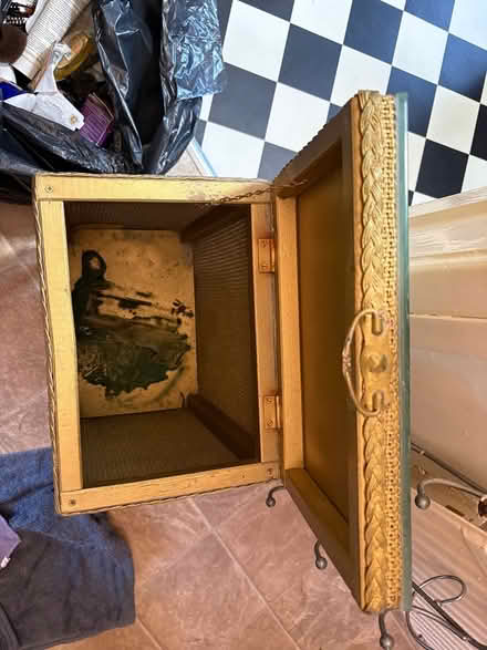 Photo of free Vintage Bathroom storage thingy (GL5) #4