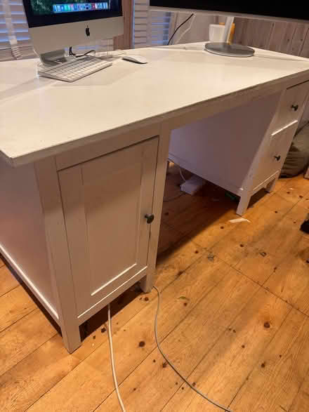 Photo of free White ikea desk (Kew TW9) #1