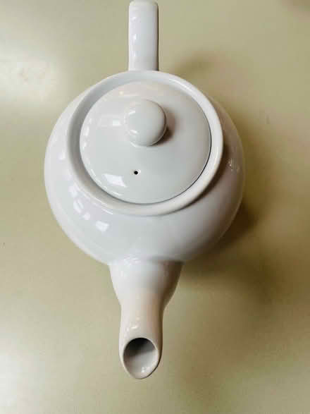 Photo of free White teapot - perfect condition (Esher, KT10) #3