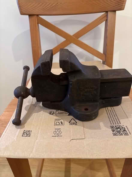 Photo of free vice (Thames Ditton KT7) #1