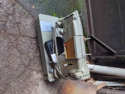 Photo of free Vintage singer sewing machine (Bromsgrove B60) #1