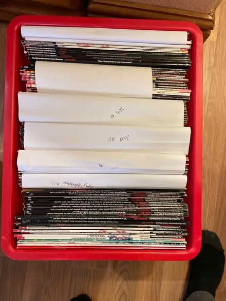 Photo of free Manchester United magazine (Brigstock NN14) #2