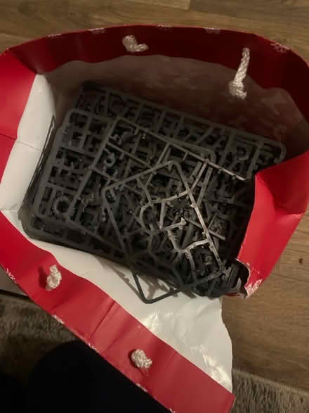 Photo of free WARHAMMER 40K Spare Parts (Whins of Milton FK7) #1