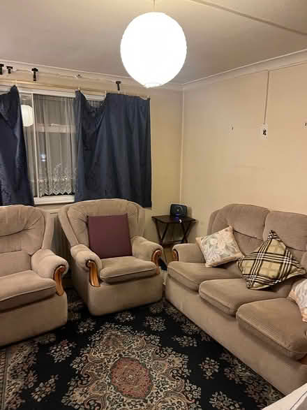 Photo of free 3 piece suite (North Bushey WD25) #1