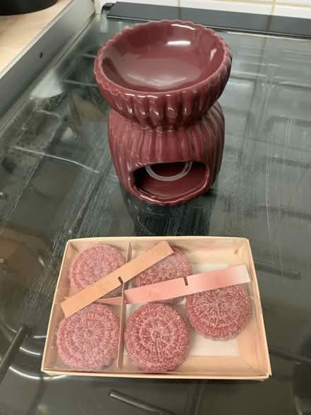Photo of free Wax melts and oil burner (Colney Hatch N10) #1