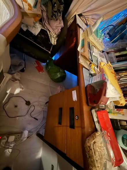 Photo of free Office desk and office chair (Wandsworth Common SW12) #1