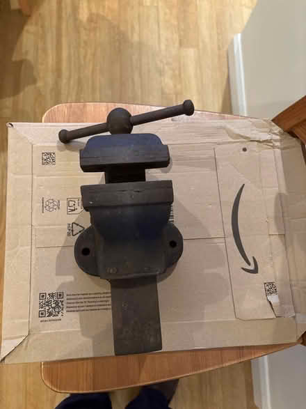 Photo of free vice (Thames Ditton KT7) #2