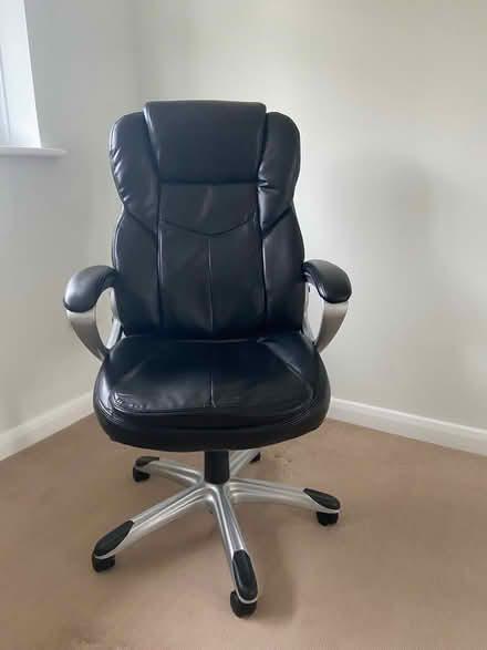 Photo of free Black office swivel chair (CT10) #1