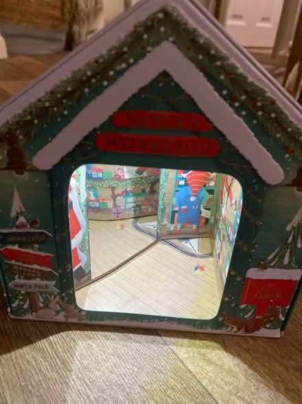 Photo of free christmas musical biscuit tin (Whins of Milton FK7) #2