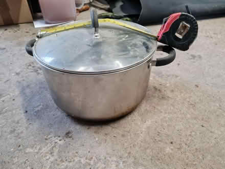 Photo of free large cooking pot (Back edge S6) #2