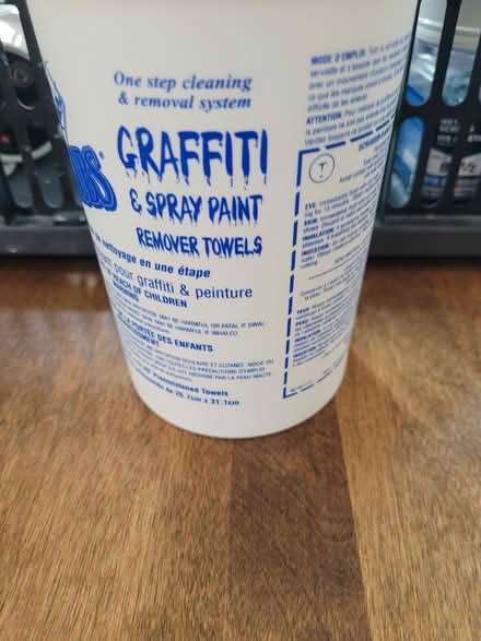 Photo of free graffitti remover (kiz 7p3) #1