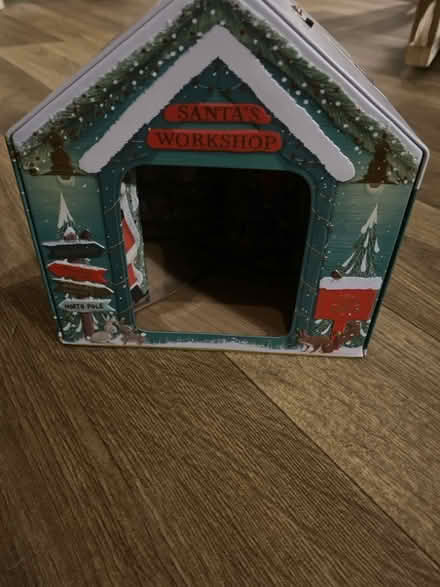 Photo of free christmas musical biscuit tin (Whins of Milton FK7) #1